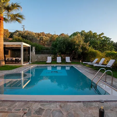Family Magic Media With Private Heated Pool, Playground, Basketball & Game Retimno