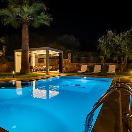 New Family Magic Media With Private Heated Pool And Game *