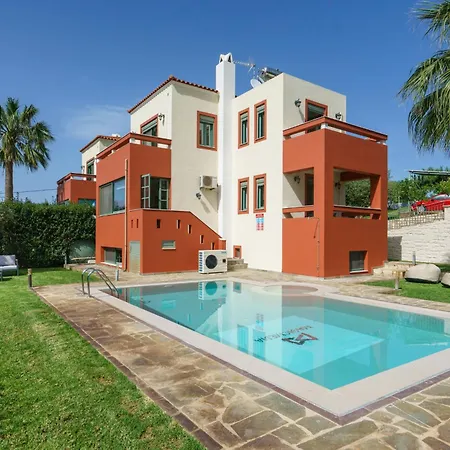 Family Magic Media With Private Heated Pool, Playground, Basketball & Game