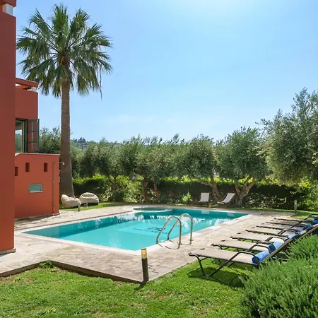 Family Magic Media With Private Heated Pool, Playground, Basketball & Game Willa