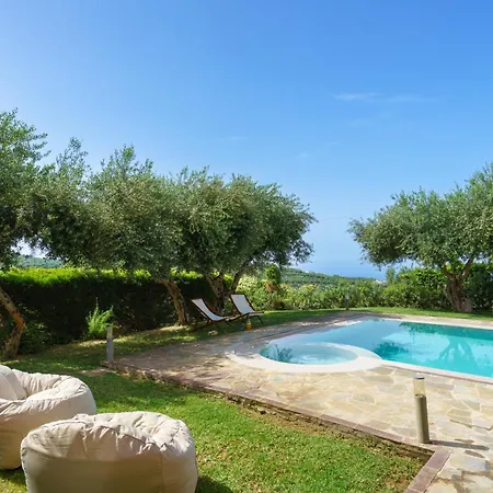 Family Magic Media With Private Heated Pool, Playground, Basketball & Game Willa Retimno
