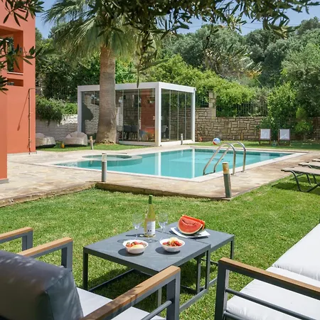 Family Magic Media With Private Heated Pool, Playground, Basketball & Game *