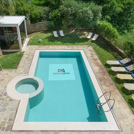 Family Magic Media With Private Heated Pool, Playground, Basketball & Game Willa