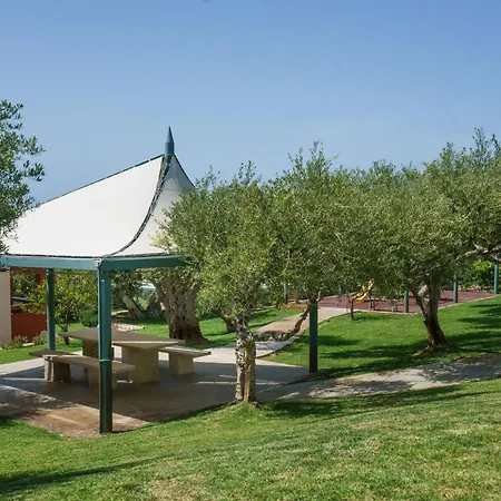 Family Magic Media With Private Heated Pool, Playground, Basketball & Game Willa Retimno