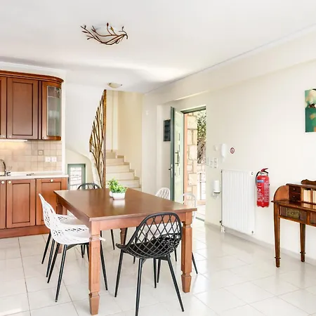 Family Magic Media With Private Heated Pool, Playground, Basketball & Game Willa