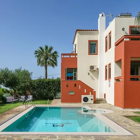 Family Magic Media With Private Heated Pool, Playground, Basketball & Game