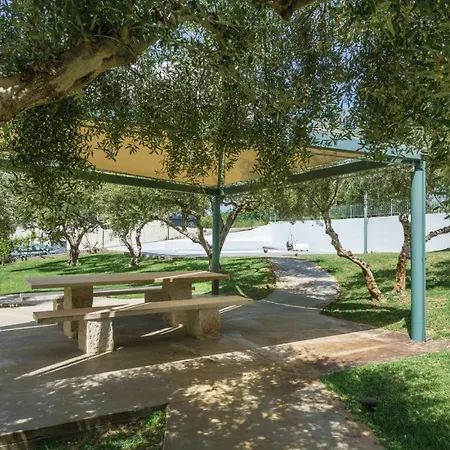 빌라 Family Magic Media With Private Heated Pool, Playground, Basketball & Game 레팀노