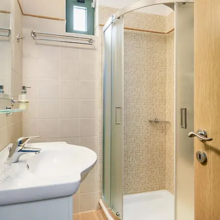 빌라 Family Magic Media With Private Heated Pool, Playground, Basketball & Game 레팀노