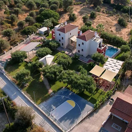 Family Magic Media With Private Heated Pool, Playground, Basketball & Game 레팀노