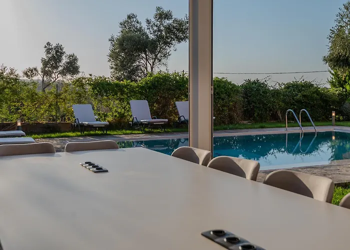 Family Magic Media With Private Heated Pool, Playground, Basketball & Game