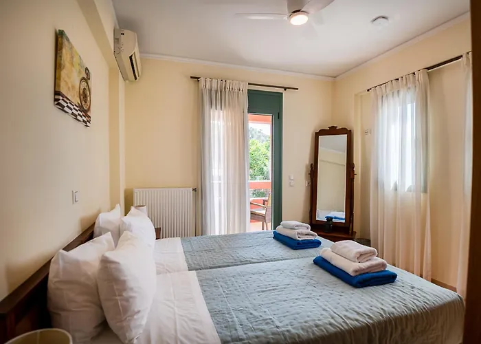 Family Magic Media With Private Heated Pool, Playground, Basketball & Game Willa Retimno