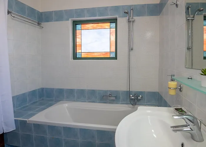 Family Magic Media With Private Heated Pool, Playground, Basketball & Game Willa Retimno