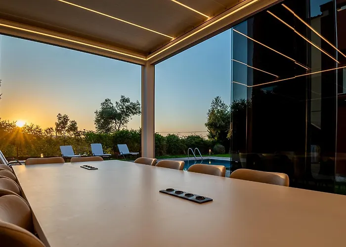 Family Magic Media With Private Heated Pool, Playground, Basketball & Game Willa