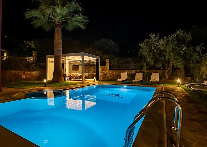 Family Magic Media With Private Heated Pool, Playground, Basketball & Game