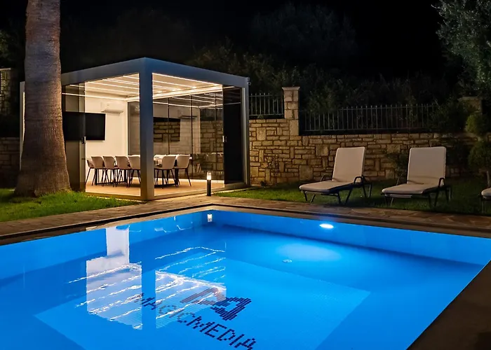 Family Magic Media With Private Heated Pool, Playground, Basketball & Game Retimno